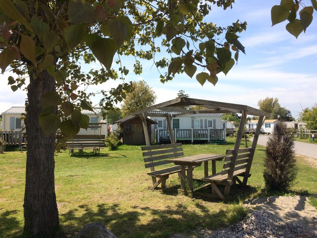 Camping De La Plage Marck Esterno foto